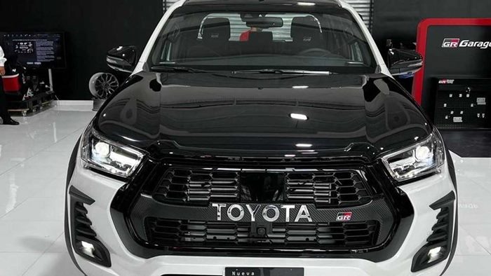 Lee más sobre el artículo Así es la nueva Toyota Hilux deportiva que se fabricará en la Argentina